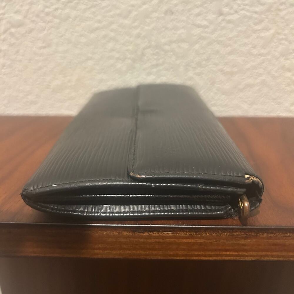 Louis Vuitton Epi Sarah Wallet Black with COA - Picture 5 of 12